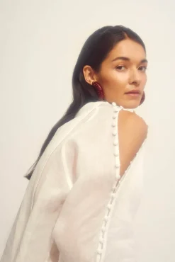 Malina Cora blus