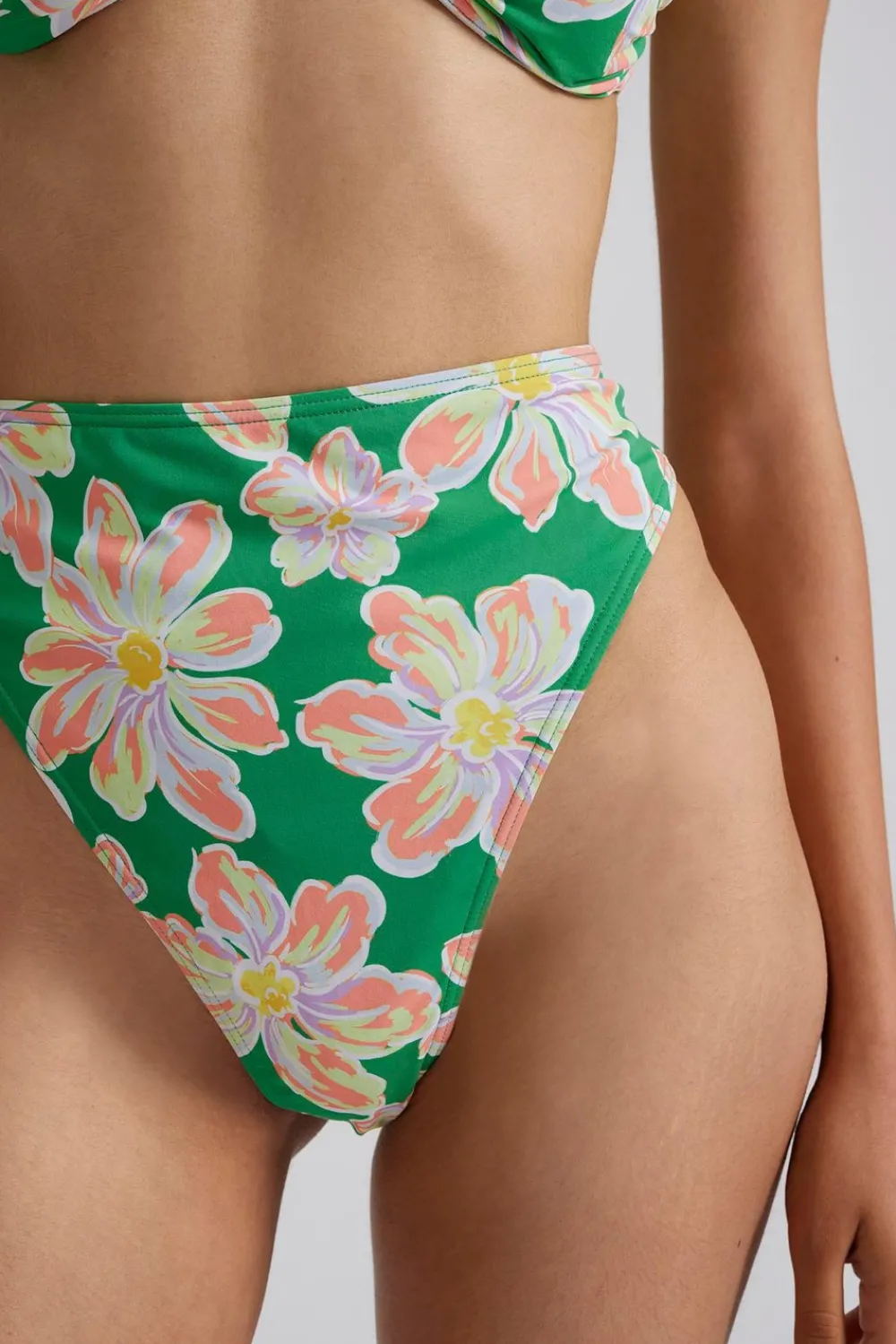 Malina Sirine bikinitrosa